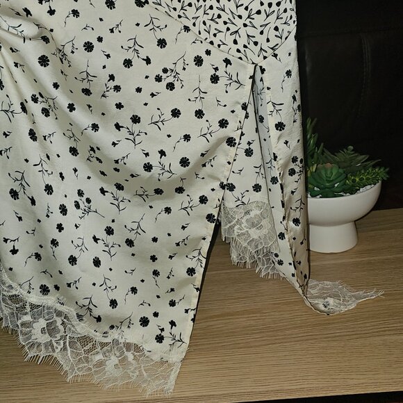 MULTI-FLORAL LACEY DRESS - Picture 5 of 5